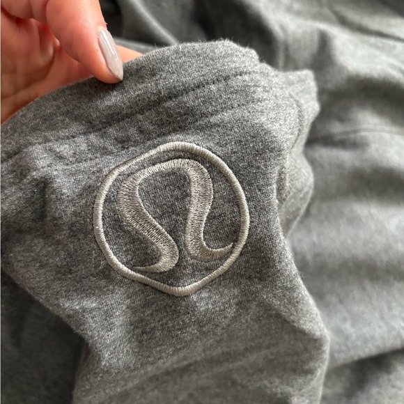 GREY LULULEMON PULLOVER WITH HOOD SIZE 4 - Picture 3 of 3